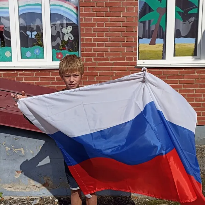 «Под флагом России живу»