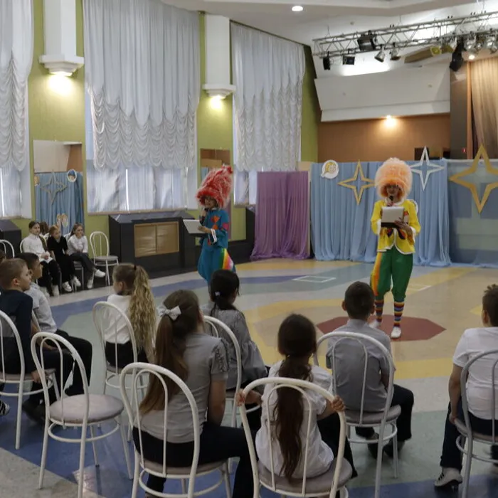 Развлекательная программа "Делу - время, шутке - час!"