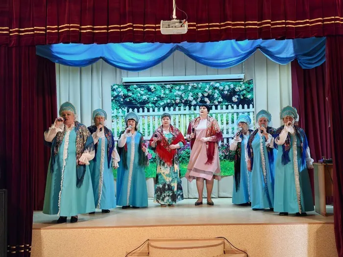 photo_5285262540168434990_y