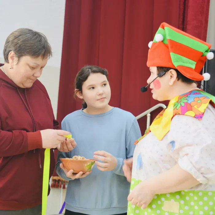 Игровая программа "Солнышко с блинчиками"