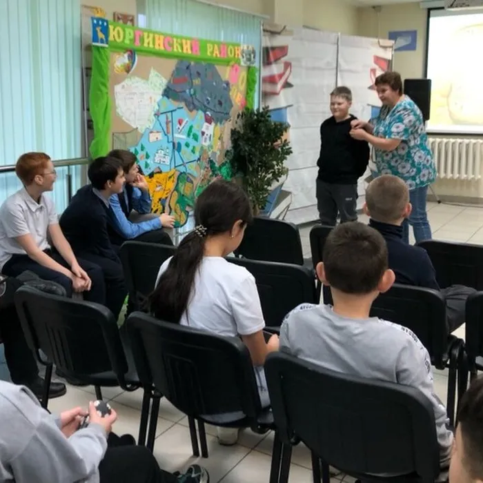 Дети. Библиотекарь. Библиотека