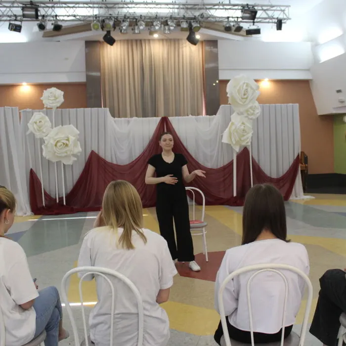 Час-раздумье об искусстве "Театров миг волшебный"