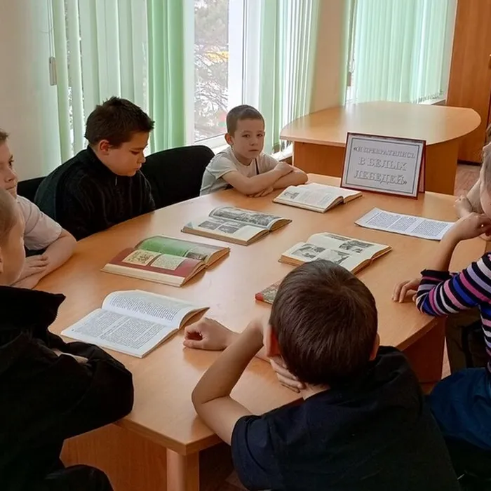 «И превратились в белых лебедей» патриотический час