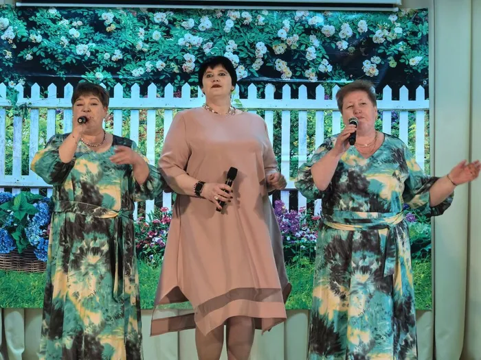 photo_5285262540168434966_y