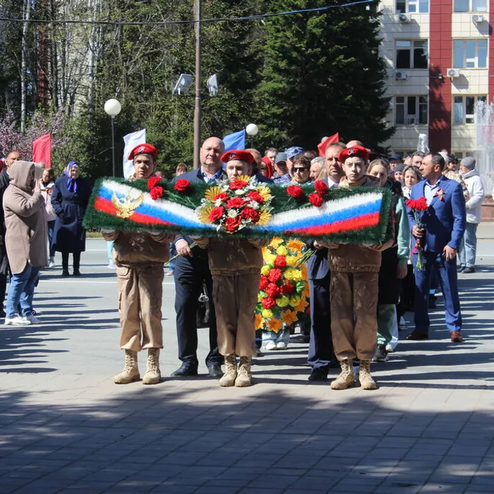"Нам этот мир завещано беречь"