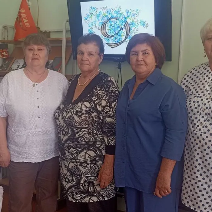 «Становится историей война»