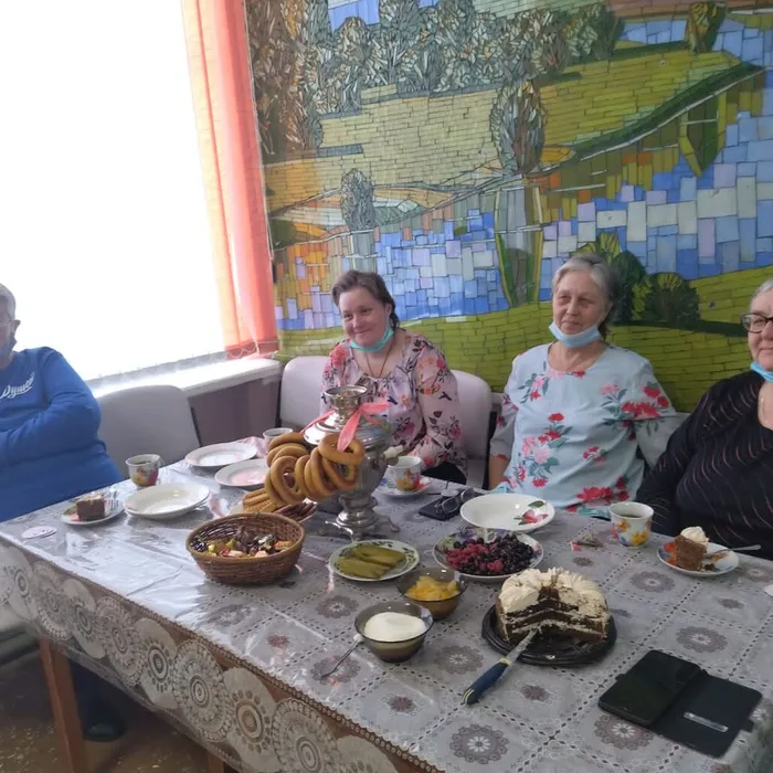 "У самовара"