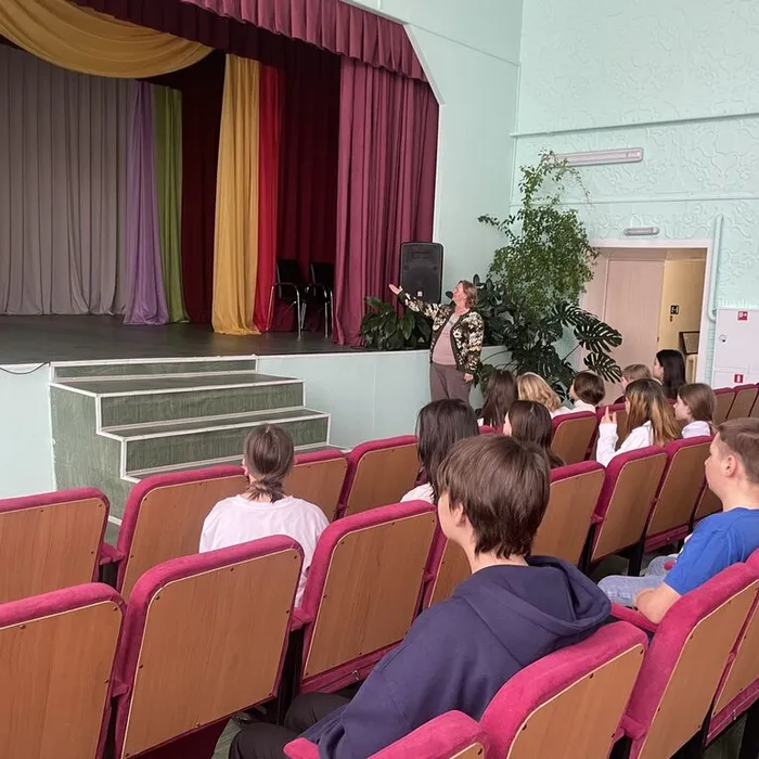 Познавательный час «Крым и Россия едины»