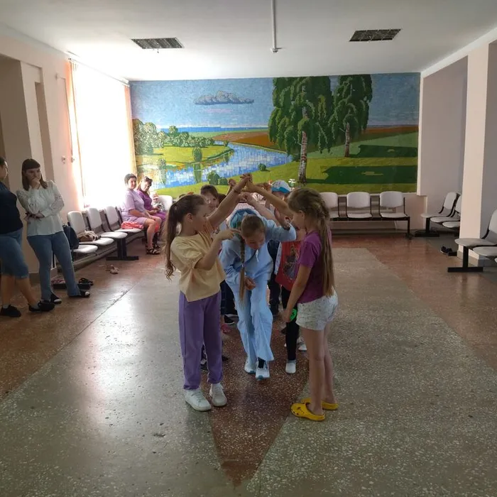  "Флаг российский наш окрашен в белый, синий, красный цвет"