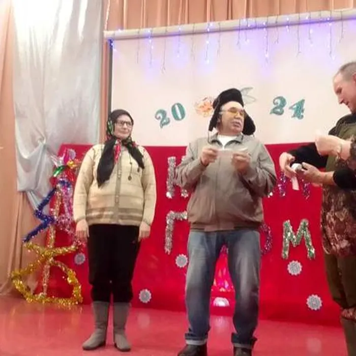 «С пожеланиями мы спешно в Новый год махнём с надеждой» развлекательная программа