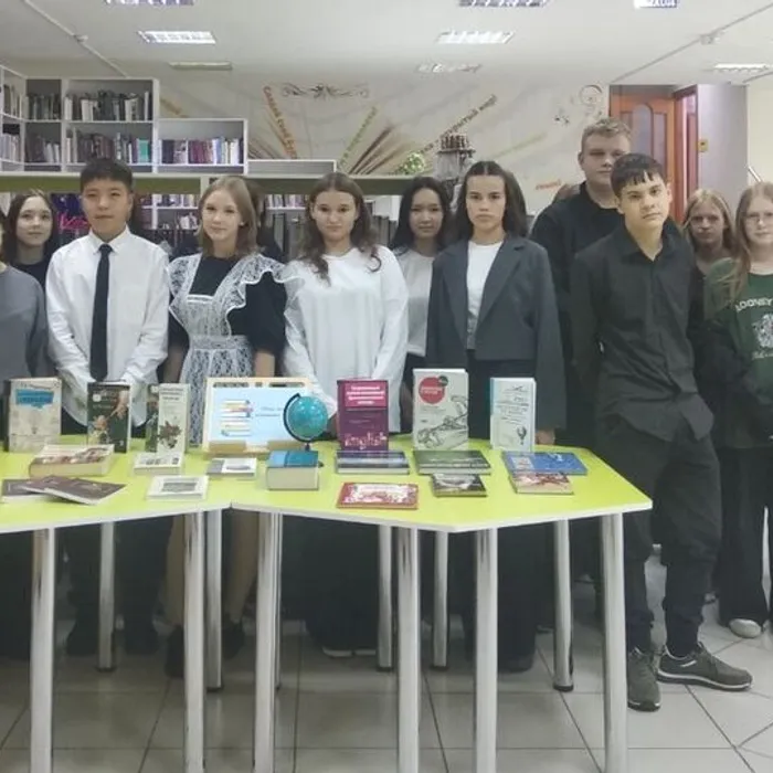 Обзор книжной выставки «Мир знаний открывает книга»